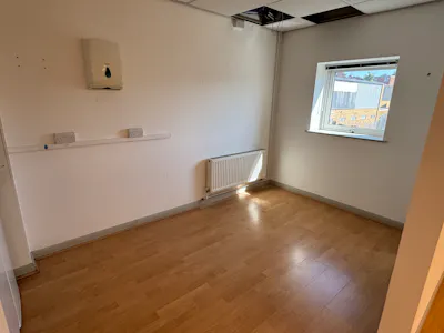 First Floor, Unit 6 English Business Park, Hove, Office To Let - tempImagemQuep1.jpg