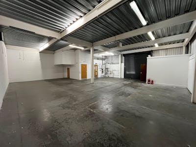 Unit 34 Orbital 25, Watford, Warehouse To Let / For Sale - internal warehouse 2.jpg