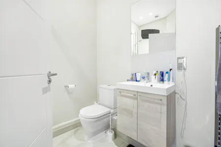 Putney High Street, London, Residential Flat To Let - En-suite Bathroom