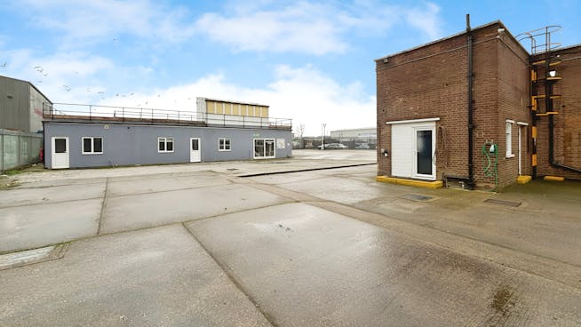 Archersfield, Basildon, Industrial / Office To Let / For Sale - 1047c710WhatsApp 20Image 2020250218 20at 20140414_da05d198.jpg