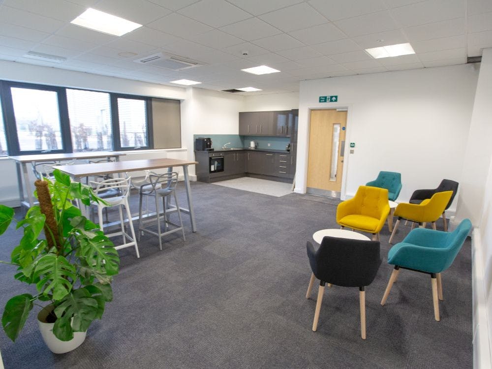Unit 1129 Silverstone Park, Towcester, Office To Let - Social Area 1.jpg