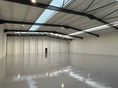 Unit 6, Mitcham, Industrial/Logistics To Let - WhatsApp Image 20241206 at 114326.jpeg