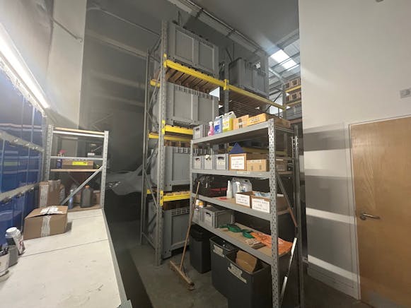 3 Ellesfield Trade Centre, Bracknell, Industrial To Let - 9.jpg