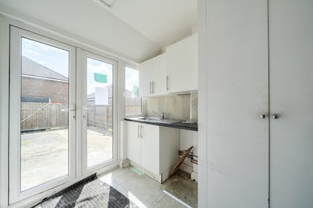 493 Kenton Road, Harrow, Retail To Let - 1456792-7-6a0331ed44400.jpg