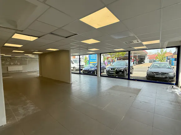 Northfield House, 128 Boston Road, Hanwell, Industrial / Retail To Let - IMG_6381.jpeg