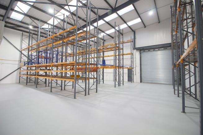 Unit 4 Airlinks Industrial Estate, Heston, Industrial / Warehouse To Let - 2.jpg