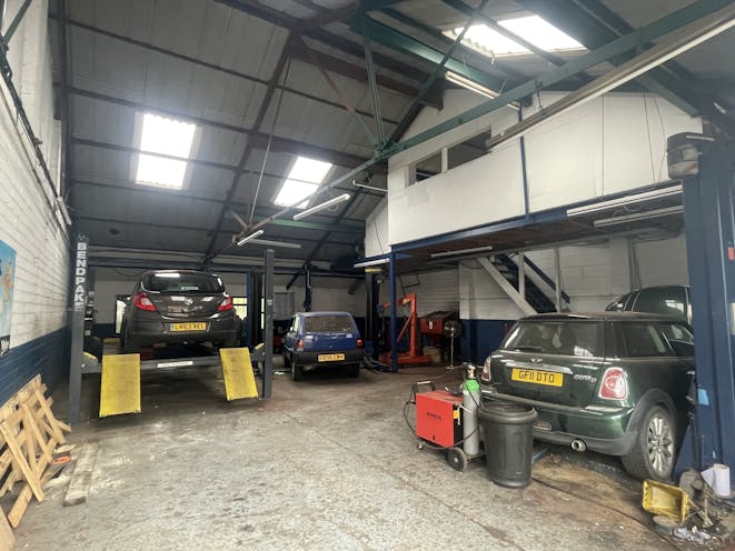 Unit 3, Ashtead, Warehouse & Industrial To Let - IMG_5039.jpg