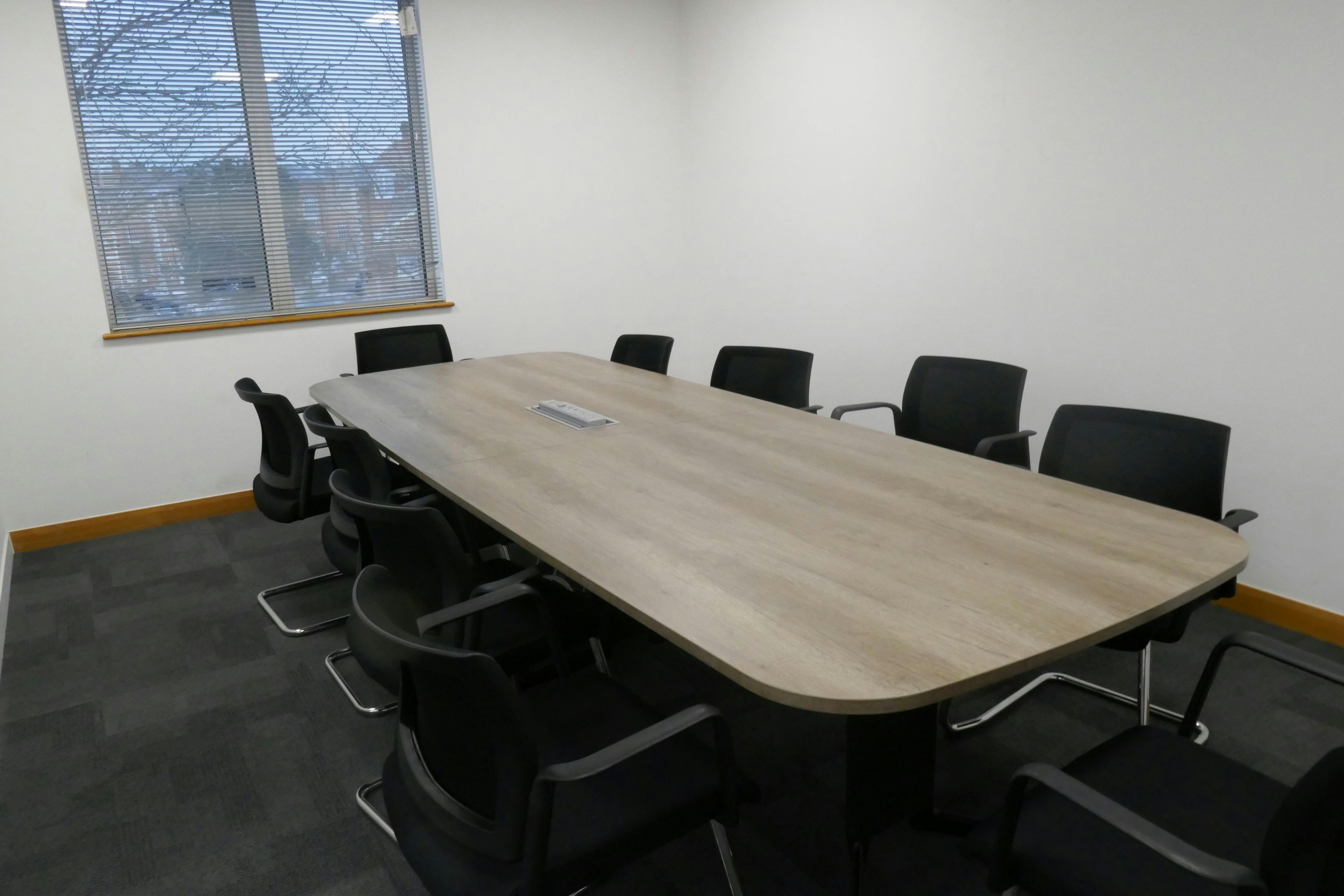 Stag House, Hertford, Offices To Let - P1060424.JPG