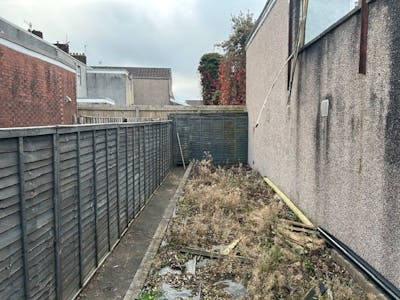 49 Windsor Road, Neath, Retail To Let / For Sale - Garden.jpg