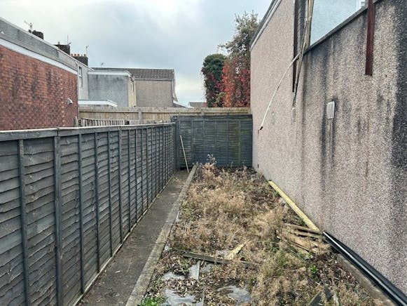 49 Windsor Road, Neath, Retail To Let / For Sale - Garden.jpg