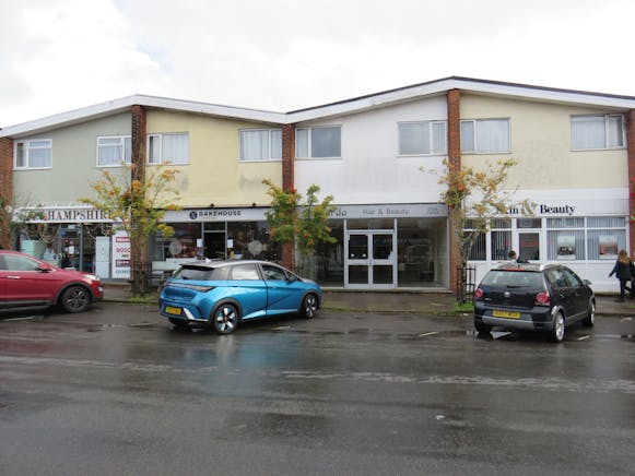 24 / 24a Station Road, Liphook, Retail To Let - IMG_1848.JPG