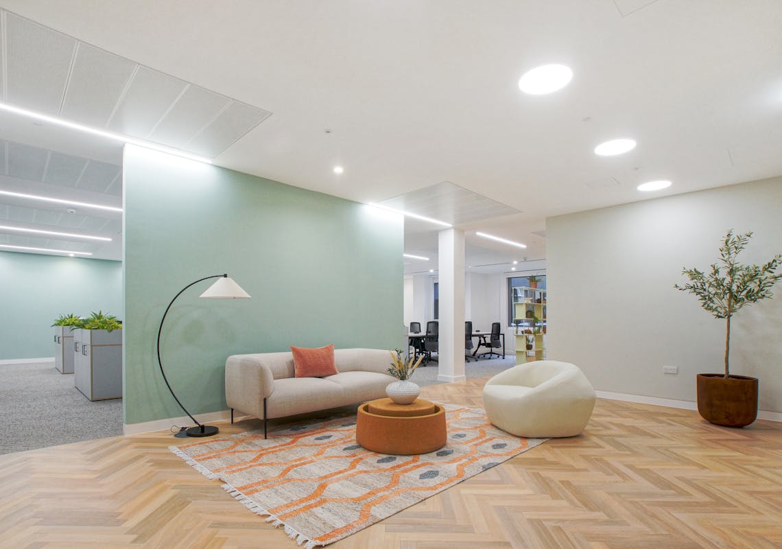 DSC09736.jpg 5 Norwich Street, Office To Let - DSC09736.jpg