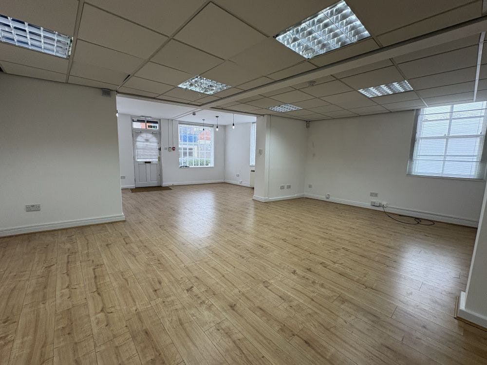 Globe House, Banbury, Office / Retail To Let - IMG_2150.jpg