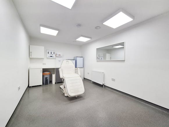 1827 Maryhill Road, Glasgow For Sale - room1_5.jpg