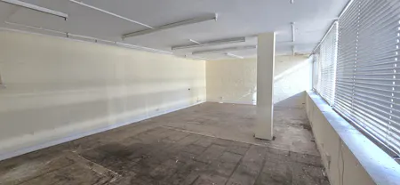 Unit 8 & Unit 9, Lyndean Industrial Estate, London, Industrial To Let - 20260408_163926 - Edited.jpg
