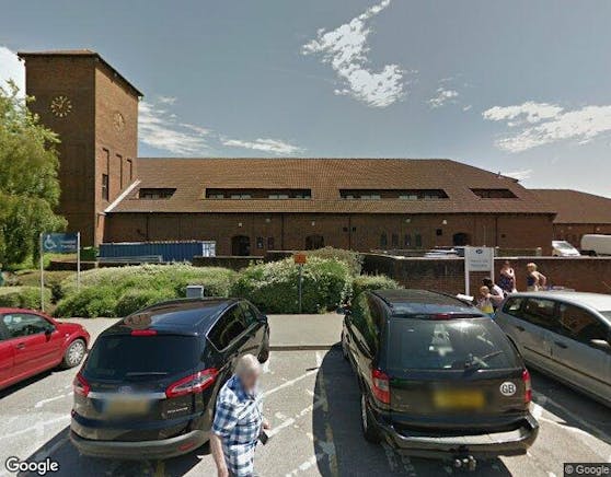 Unit 5, Chineham Shopping Centre, Basingstoke, Retail To Let - Street View