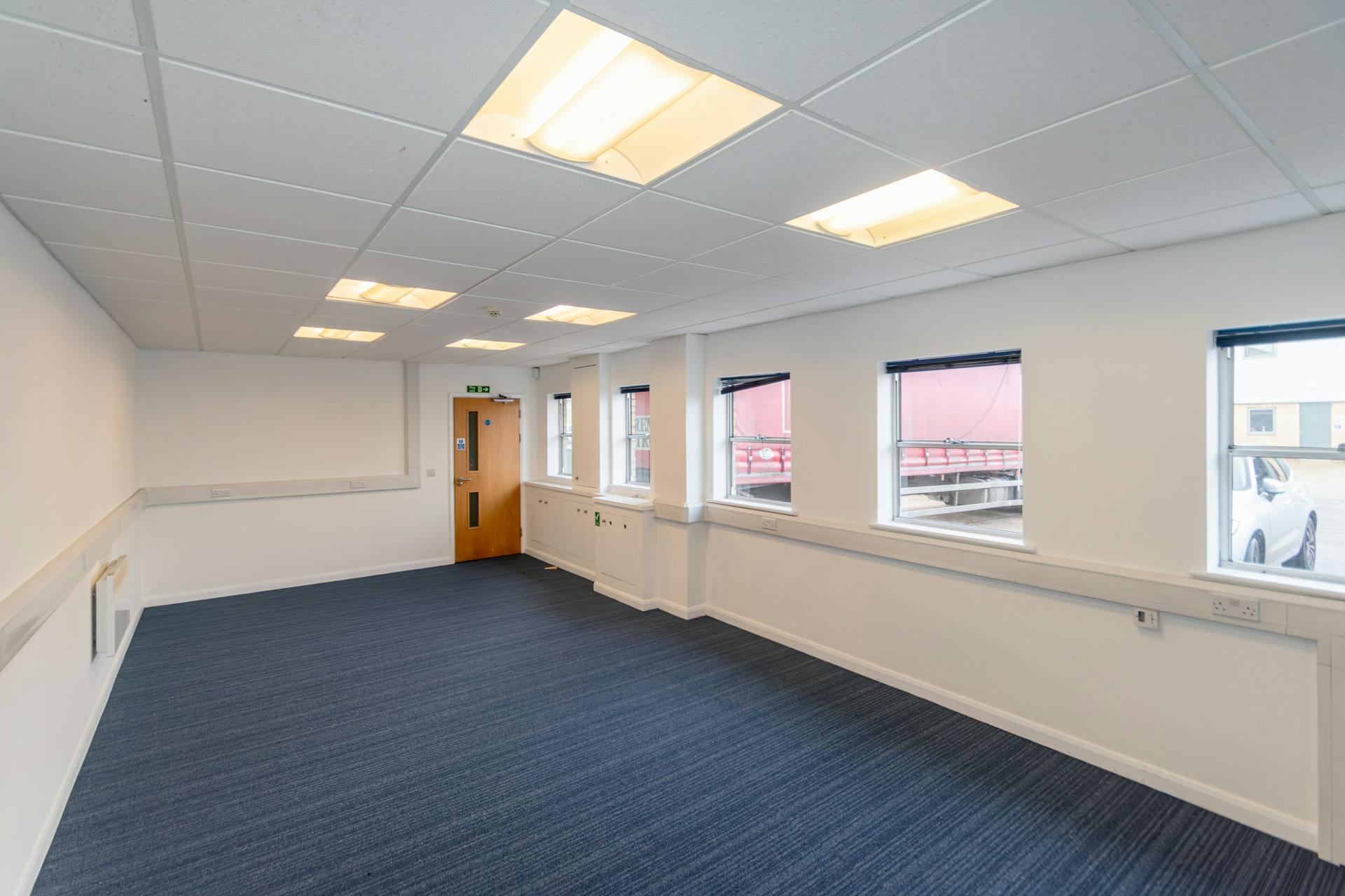 Industrial Unit in Poole - photo 4