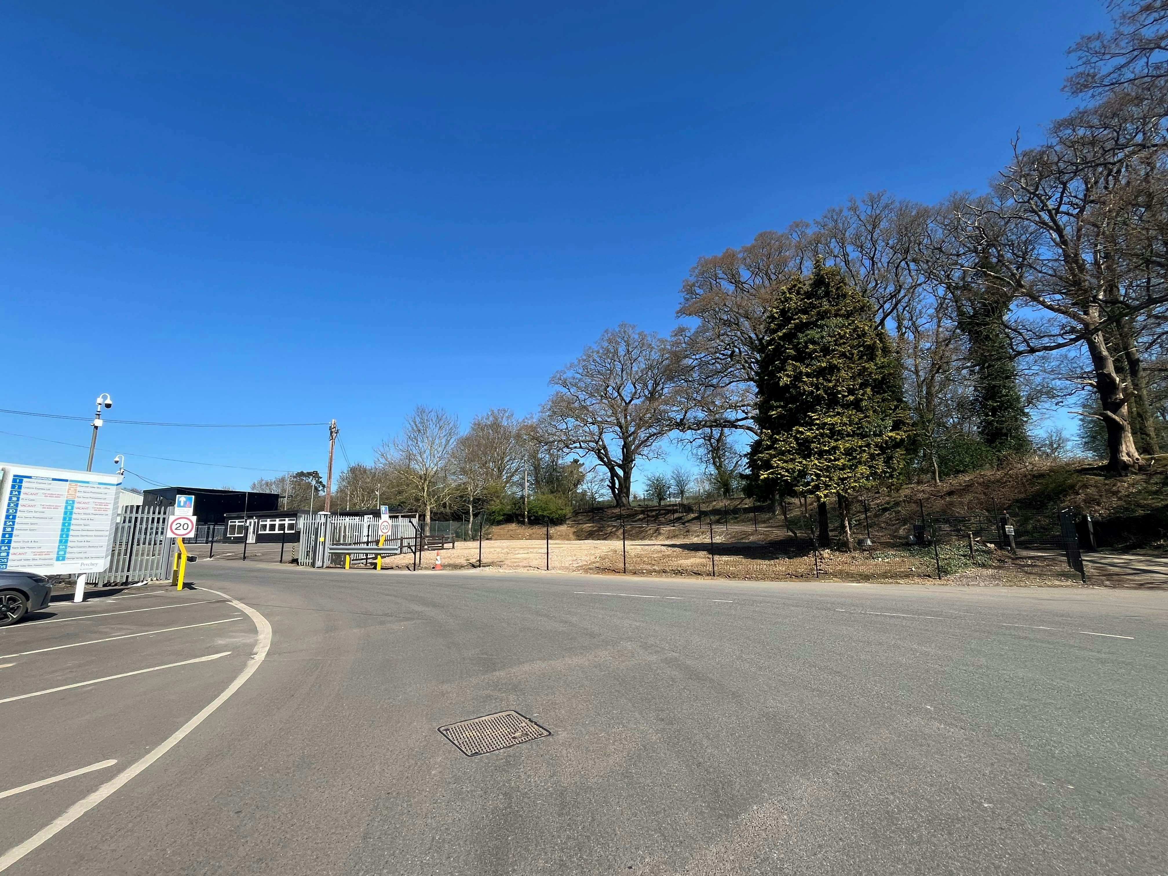 Hard Standing Yard with Self Contained Offices, Banbury, Industrial / Land To Let - image00010.jpg