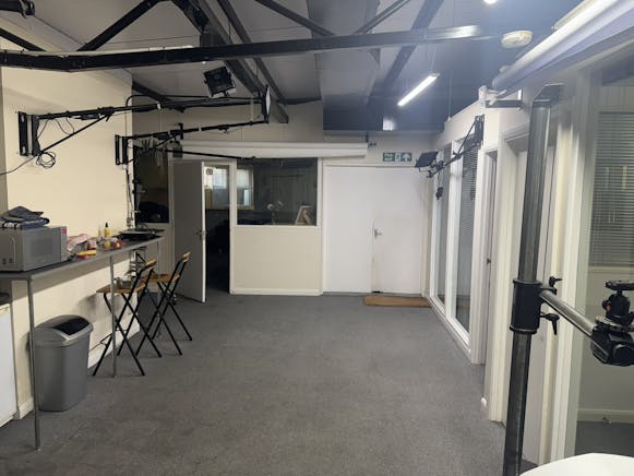 214 Station Road, Addlestone, Offices / Industrial / Warehouse To Let - IMG_6041.JPEG