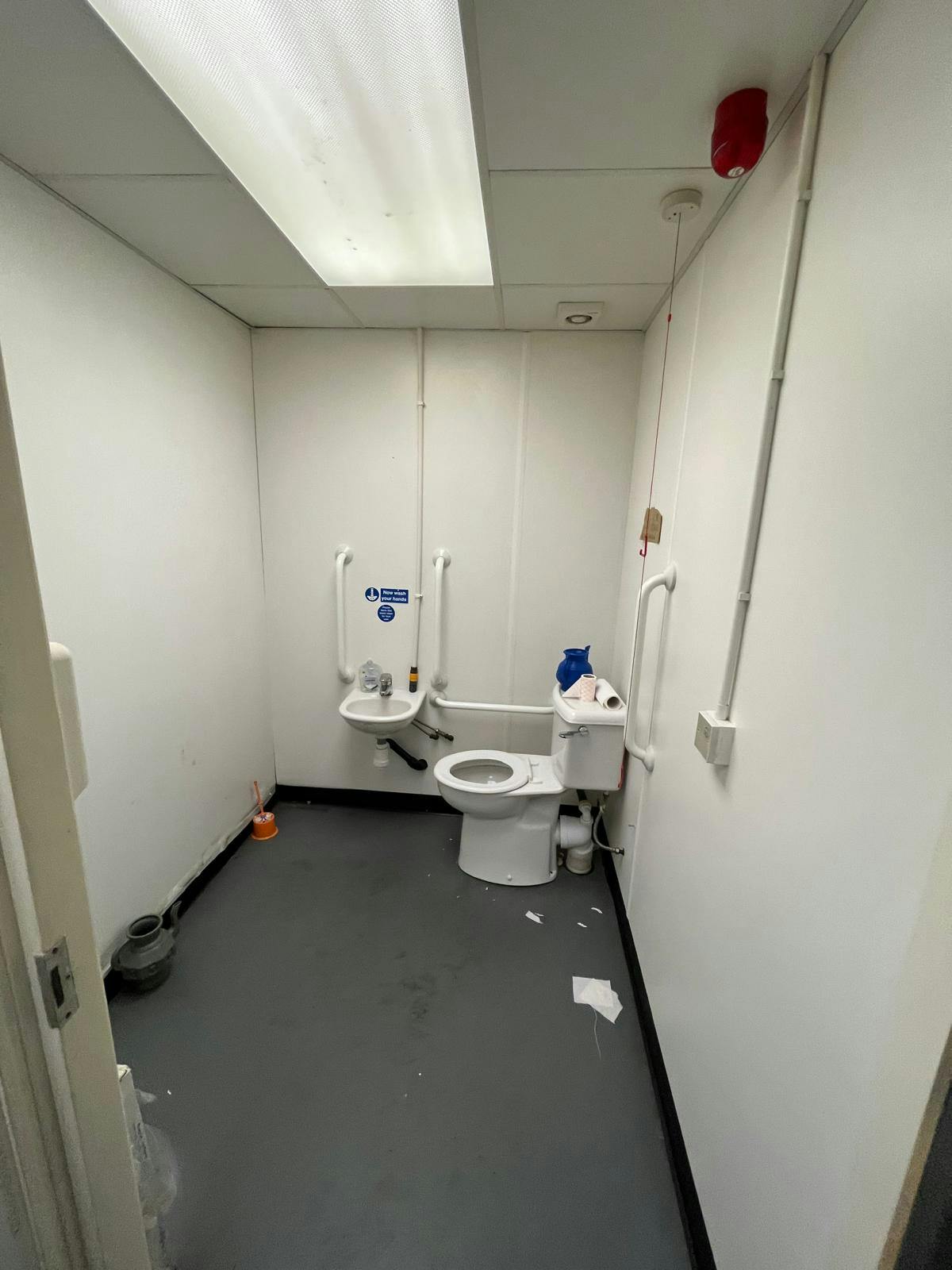 7 Berwick Parade, Stockport, Restaurant / Retail To Let - IMG20250605WA0020.jpg