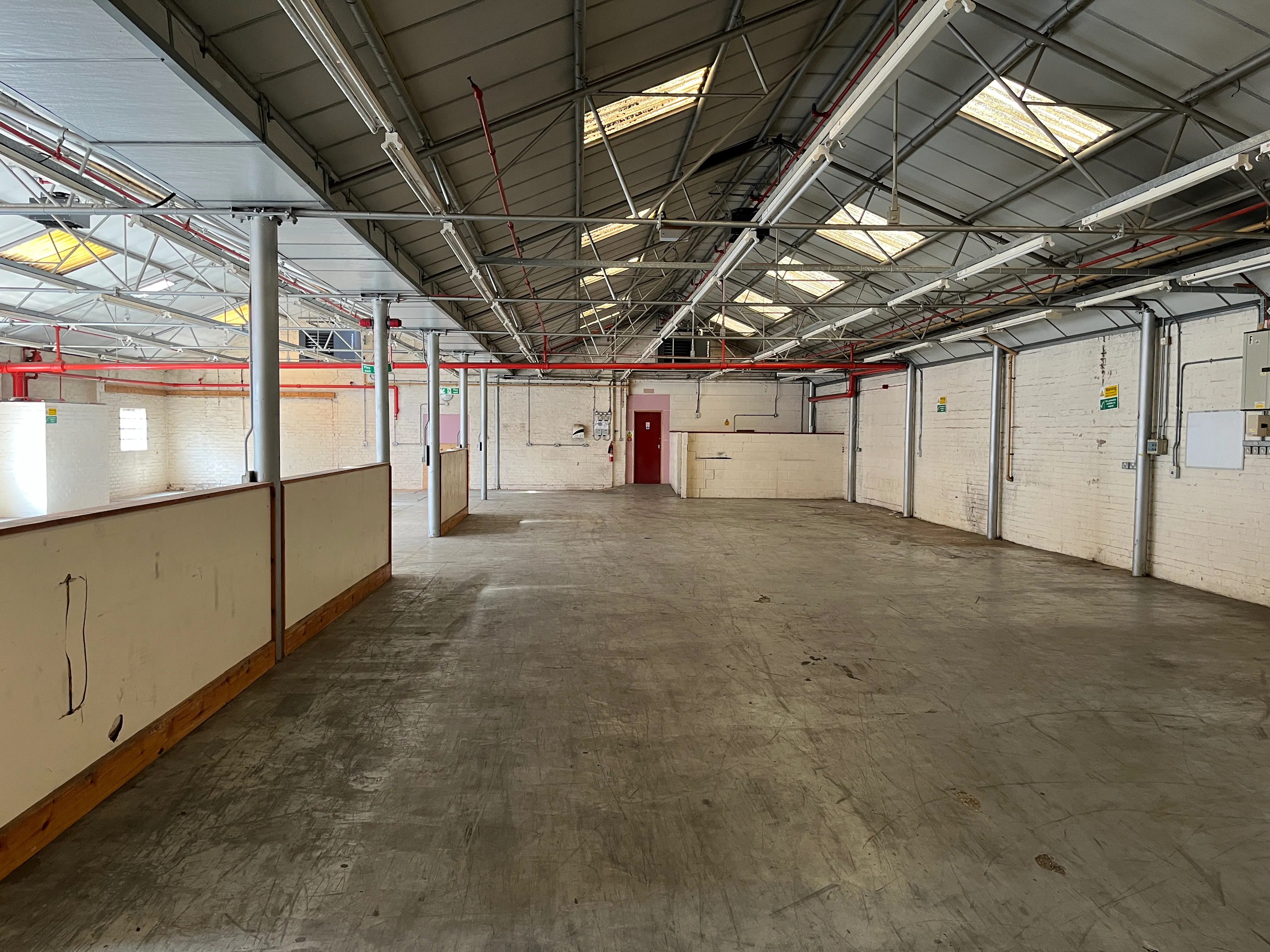 Unit 2, High Wycombe, Industrial To Let - 20260826_115654821_iOS.jpg
