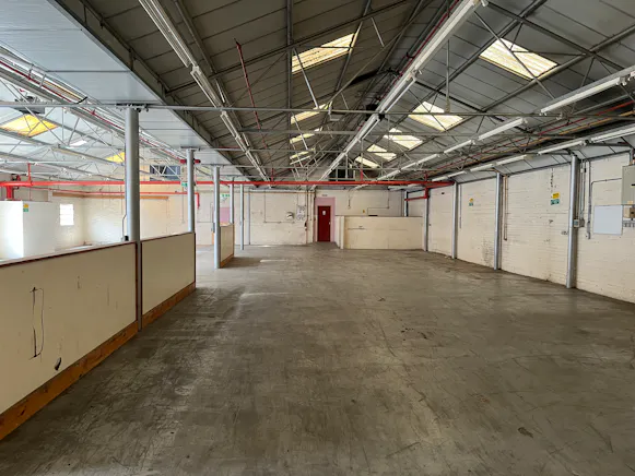 Unit 2, High Wycombe, Industrial To Let - 20260826_115654821_iOS.jpg