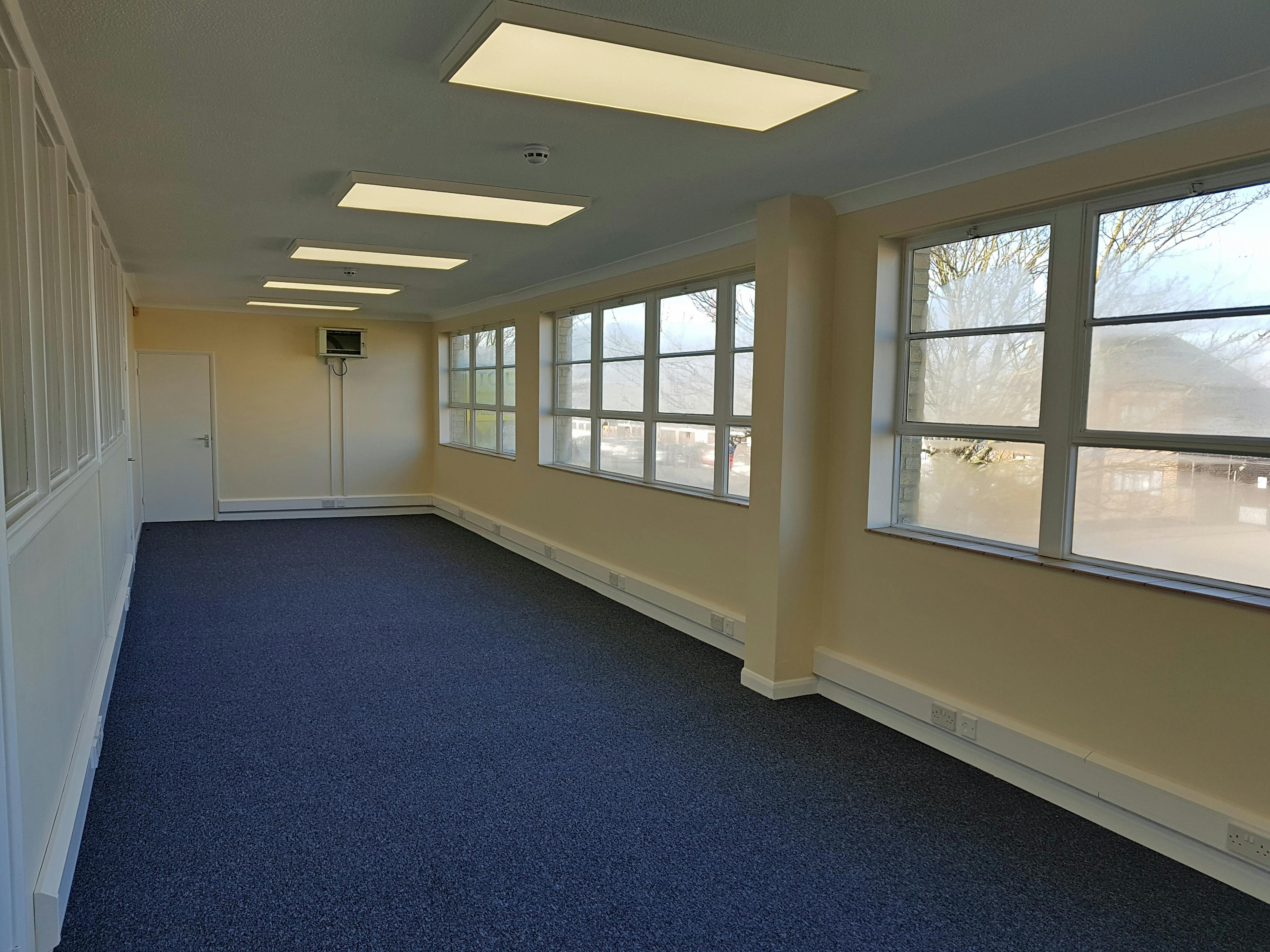 Office in Sheerness - photo 3