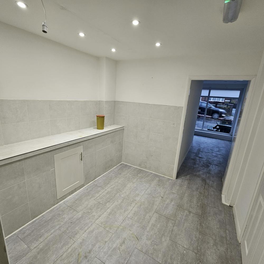 Unit 2, Brooklyn, Crowborough Hill - 20260109_121923_resized.jpg