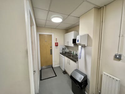 Westgate 2 Avia Park, Heathrow, Industrial / Warehouse To Let - Westgate 2  Kitchenette.jpg