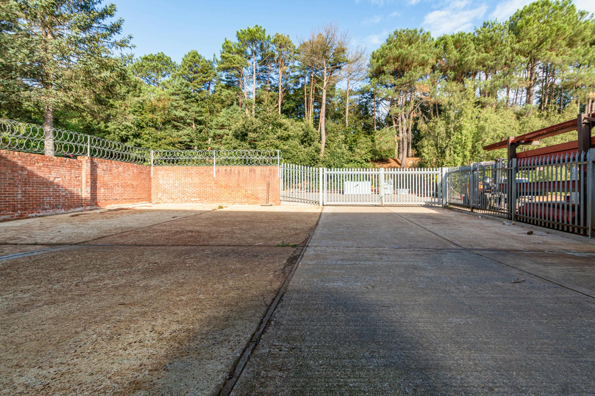 Industrial Unit in Poole - photo 4