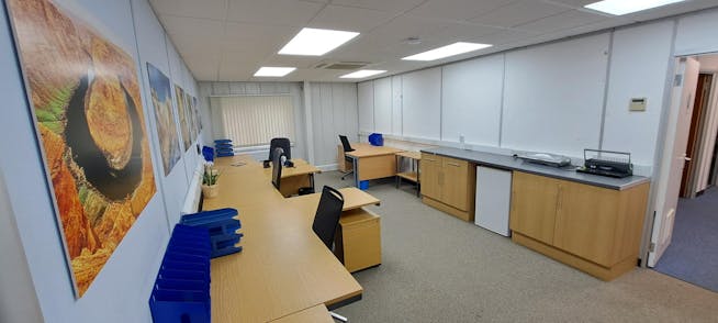 8 Lakeside Business Park, Sandhurst, Offices To Let - first floor.jpg