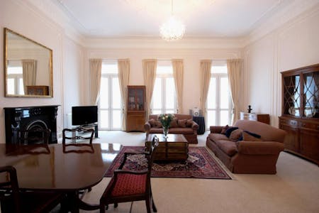 Prime Residential Mayfair Property, 12- 13 Hertford Street, London, Investment / Residential For Sale - Apartment 6 livingroom 001.jpg