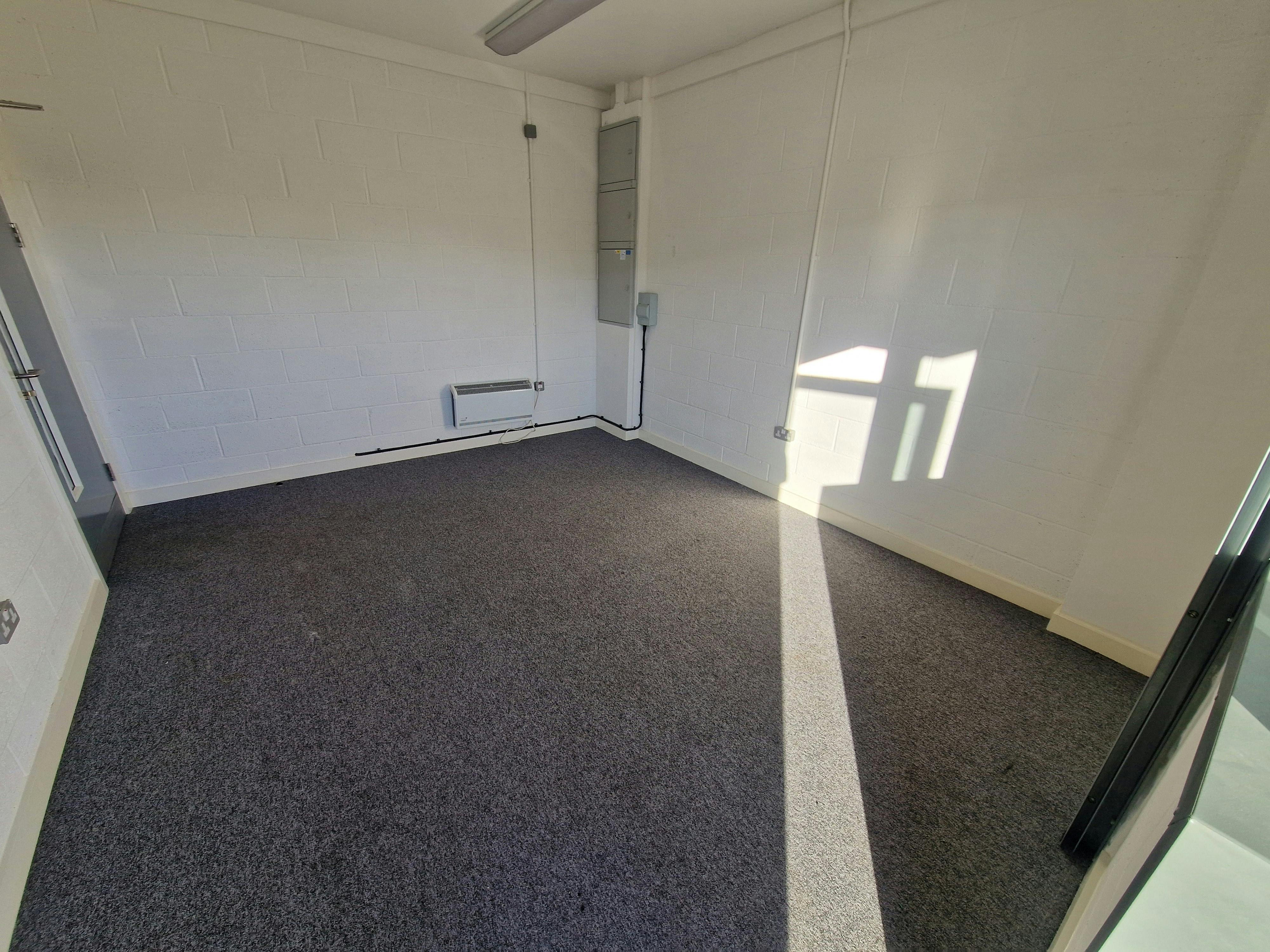 Industrial Unit in Portsmouth - photo 2