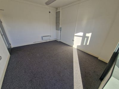 Unit 11, Portsmouth, Industrial / Trade Counter / Warehouse To Let - 20250109_110730.jpg
