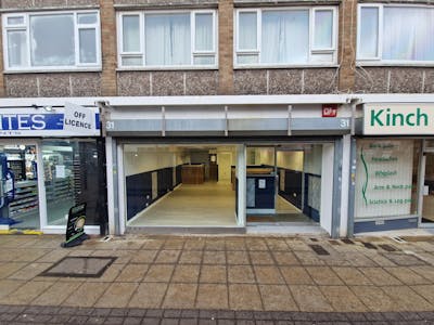 31 Market Parade, Havant, Office / Restaurant / Retail To Let - 20250121_105230.jpg