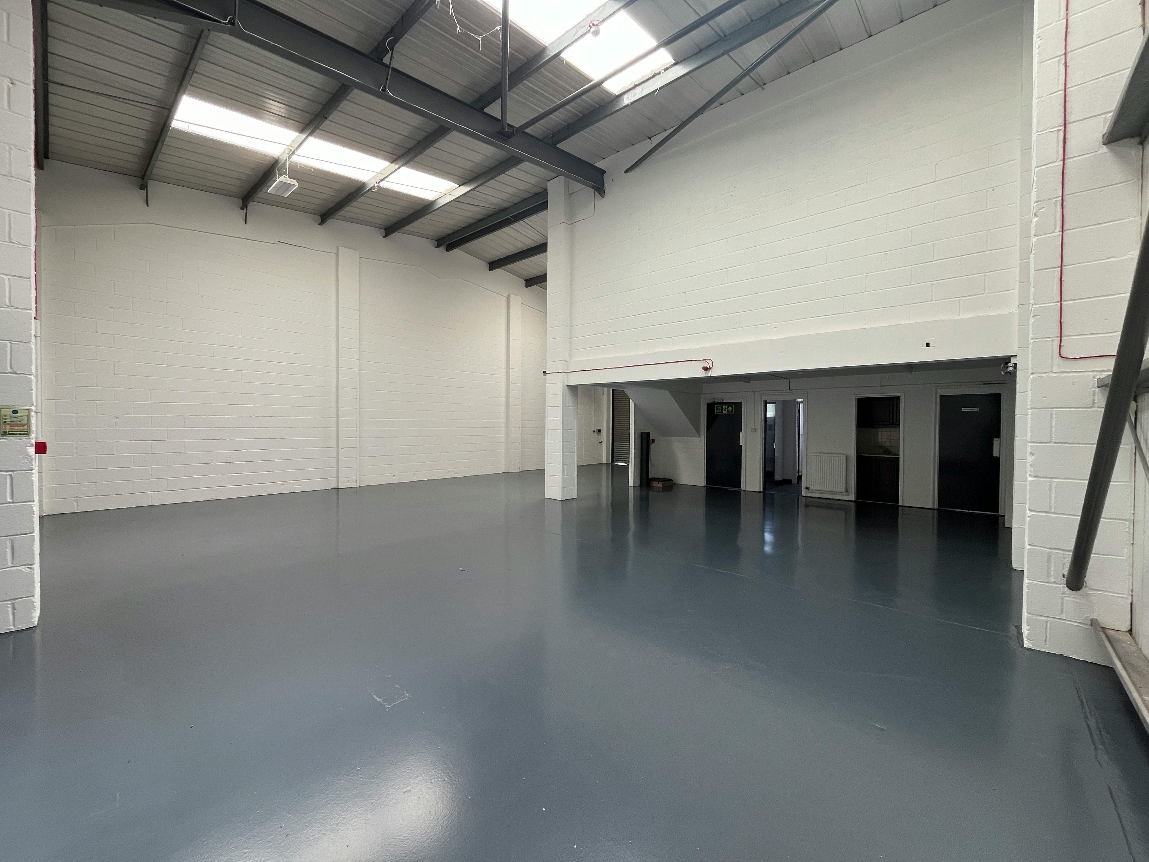 Unit 9, Vale Industrial Estate, Aylesbury, Industrial To Let - IMG_3109.JPG