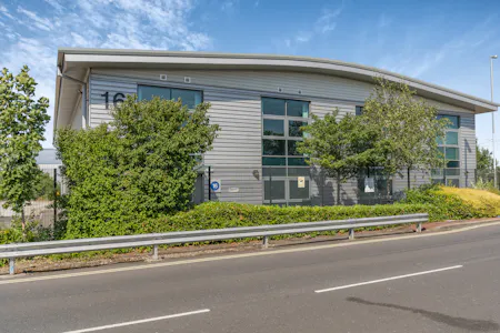 Unit 16, Central Trading Estate, Mosley Road, Trafford Park, Industrial To Let - 8698361-exterior10-800.jpg