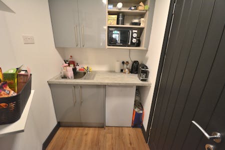 173 The Rock, Bury, Office / High Street Retail To Let - Kitchen