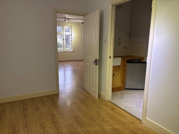 S2, 5 The Old George, Stroud, Retail To Let - S2 Int 2.jpg