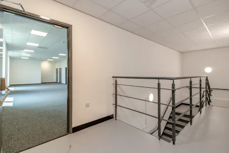 Unit 16, Central Trading Estate, Mosley Road, Trafford Park, Industrial To Let - 8698361-interior15-800.jpg