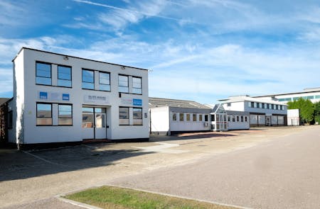 4 Hill Farm Avenue Industrial Estate, Watford, Office / Warehouse To Let - Main Site Photo.jpg