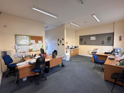 182 Bridport Road, Dorchester, Office / Retail To Let - IMG_2309.JPG