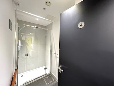 8 Sackville Street, London, Office To Let - Showers