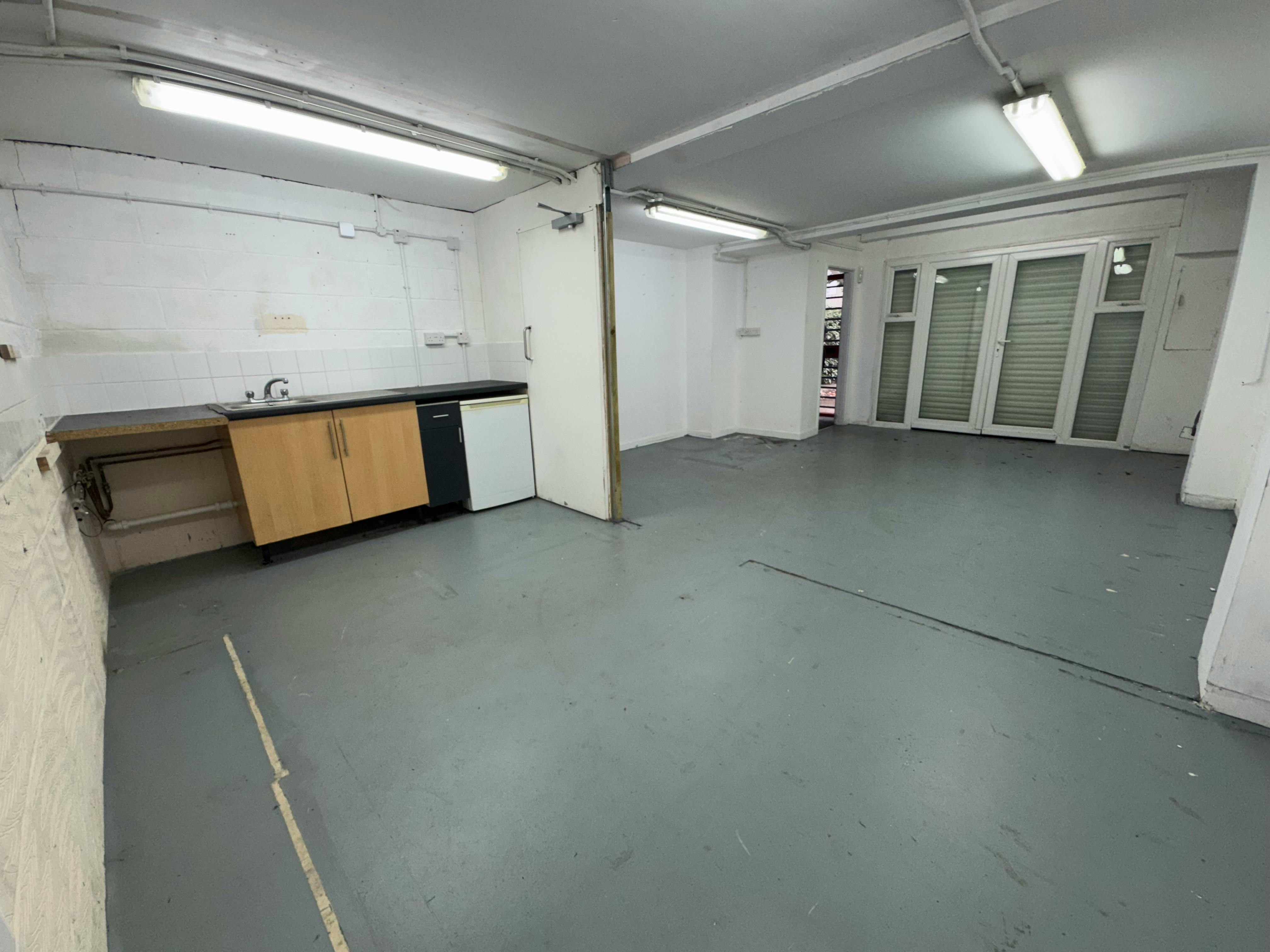 Industrial Unit in Fareham - photo 2