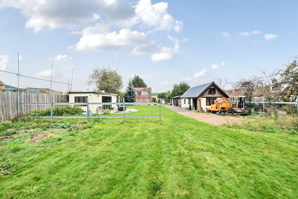 Far View, The Common, West Drayton, Residential / Open Storage For Sale - 1365111568e922673fe36.jpg