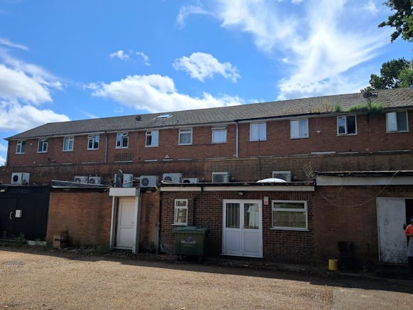 5 Royal Hunt House, Ascot, Retail To Let - pro0WJ7VtZi.jpeg