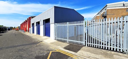 4 Joseph Ray Road, London, Industrial To Let - 20260502_144052 - Edited.jpg