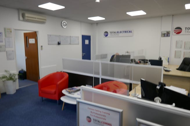 Unit 13, New Horizon Business Cente, Harlow, Offices To Let / For Sale - P1010363.JPG