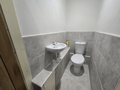 Unit 2B, Manchester, Gym / Light Industrial To Let - Ground Floor W.C.