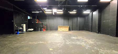 Unit 12, Unit 13 & Unit 14, Lyndean Industrial Estate, London, Industrial To Let - 20260224_135020 - Edited.jpg